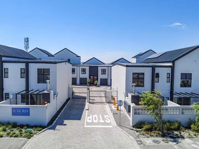 3 Bedroom Townhouse To Let in Sandown