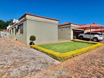 3 Bedroom Townhouse To Let in Safari Gardens