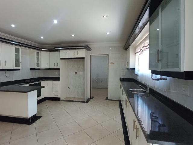 3 Bedroom Townhouse To Let in Somerset Park