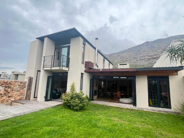 3 Bedroom Townhouse To Let in Stonehurst Mountain Estate