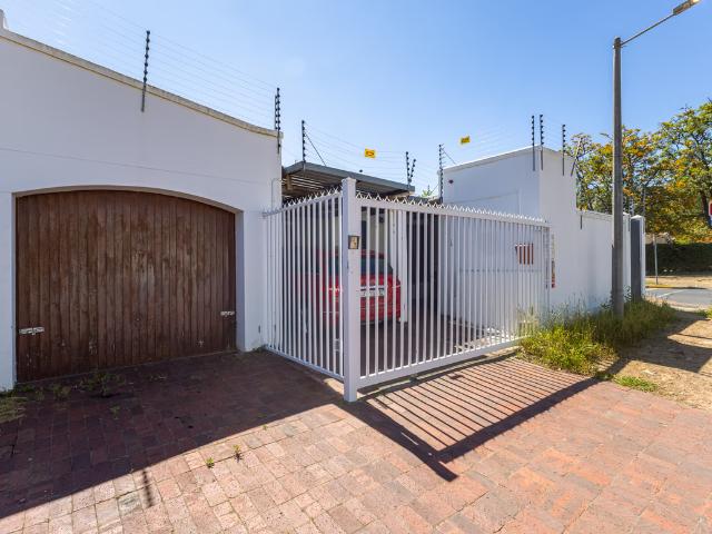 3 Bedroom Townhouse To Let in Stellenbosch Central