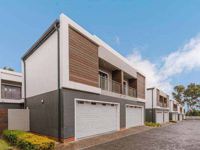 3 Bedroom Townhouse To Let in Sunninghill