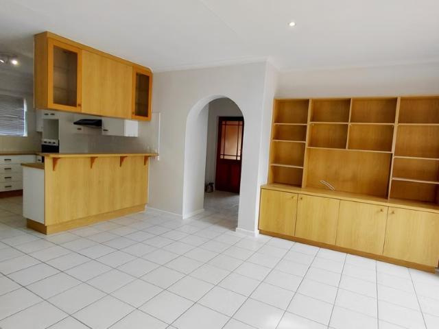 3 Bedroom Townhouse To Let in Sunridge Park