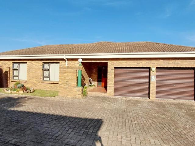 3 Bedroom Townhouse To Let in Sunridge Park