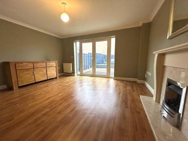 3 bedroom townhouse to rent