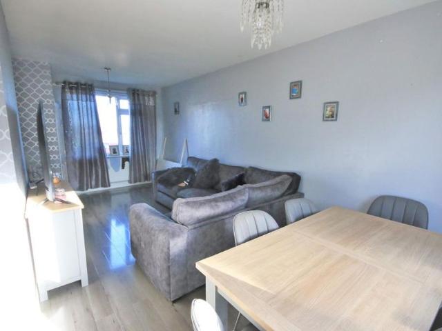 3 bedroom townhouse to rent