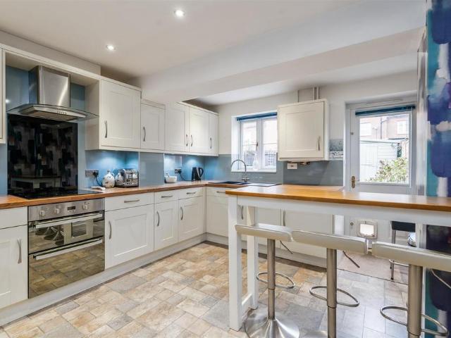 3 bedroom townhouse to rent