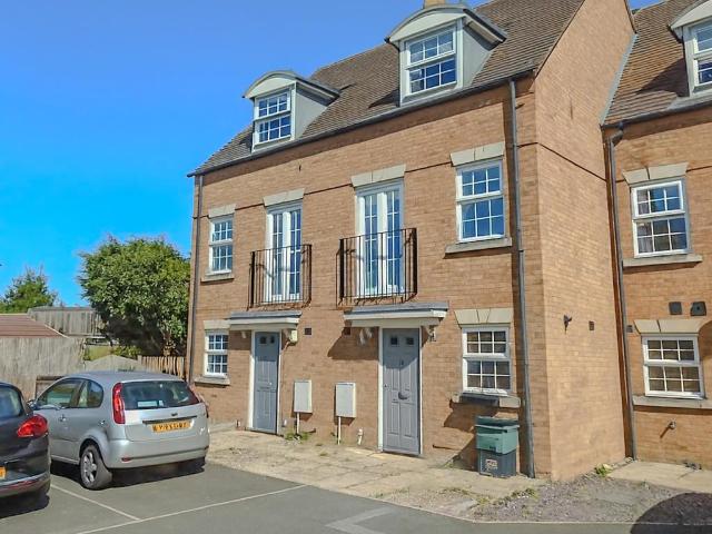 3 bedroom townhouse to rent