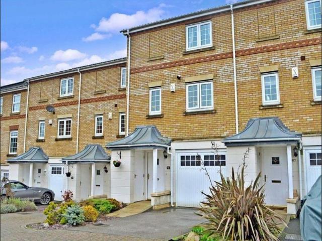 3 bedroom townhouse to rent