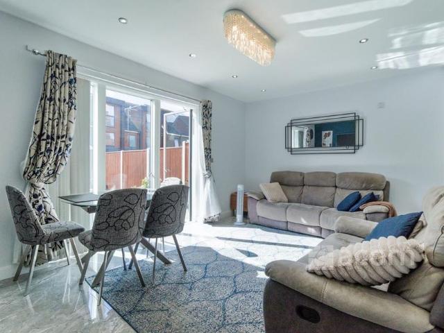 3 bedroom townhouse to rent