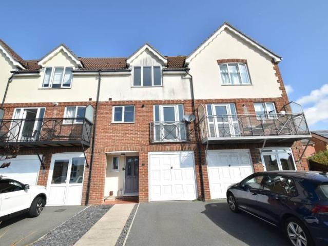 3 bedroom townhouse to rent