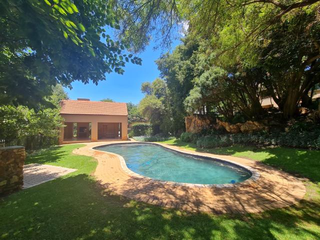3 Bedroom Townhouse To Rent in Constantia Kloof