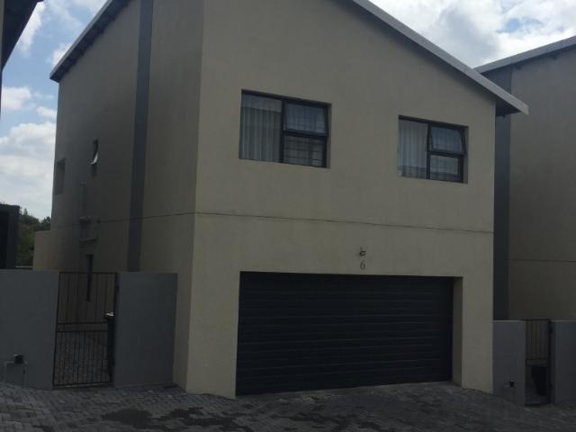 3 Bedroom Townhouse To Rent in Cashan