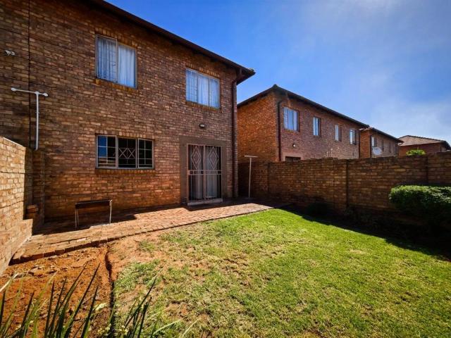 3 Bedroom Townhouse to Rent in Annlin