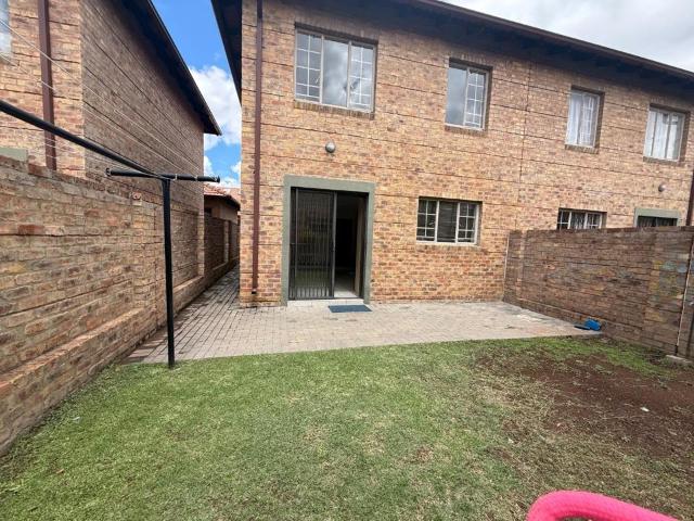 3 Bedroom Townhouse to Rent in Annlin