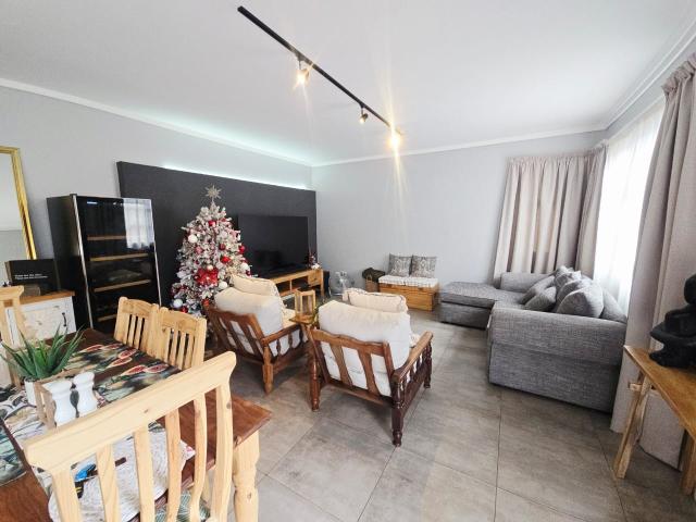 3 Bedroom Townhouse To Rent in Ashlea Gardens