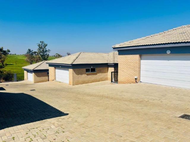 3 Bedroom Townhouse to Rent in Aviary Hill