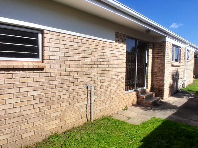 3 Bedroom Townhouse To Rent in Beacon Bay