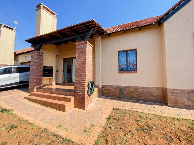 3 Bedroom Townhouse to Rent in Bendor