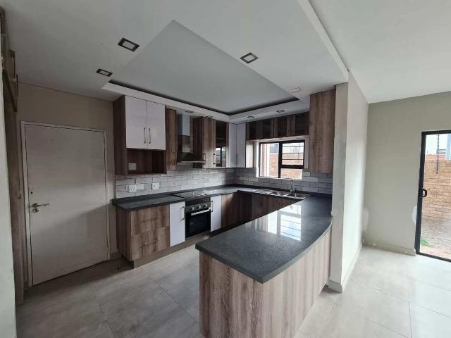 3 Bedroom Townhouse to Rent in Bendor