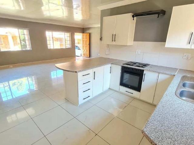 3 Bedroom Townhouse to Rent in Bendor