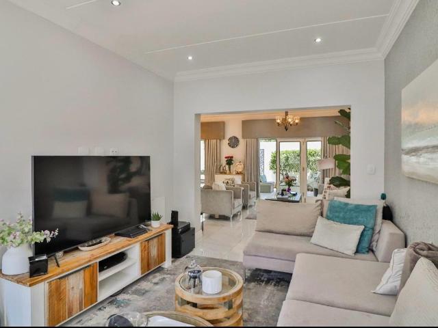 3 Bedroom Townhouse To Rent in Bryanston
