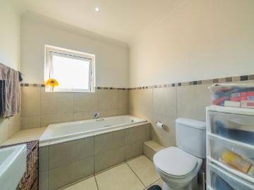 3 Bedroom Townhouse To Rent in Brackenfell South
