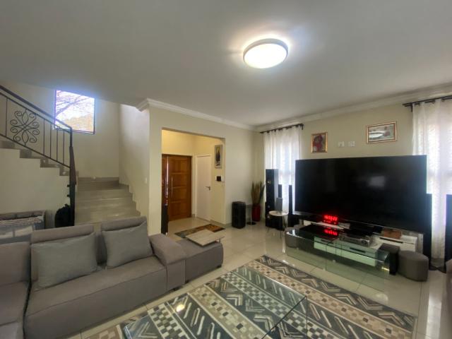 3 Bedroom Townhouse To Rent in Brooklyn