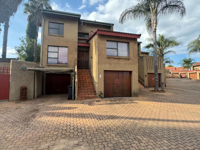 3 Bedroom Townhouse To Rent in Garsfontein