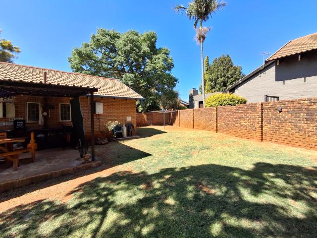 3 Bedroom Townhouse To Rent in Garsfontein
