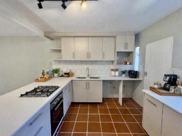 3 Bedroom Townhouse To Rent in Garsfontein