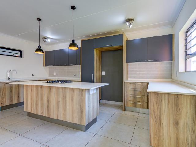 3 Bedroom Townhouse To Rent in Glen Marais