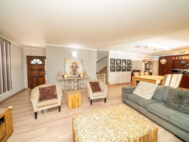 3 Bedroom Townhouse To Rent in Glenvista
