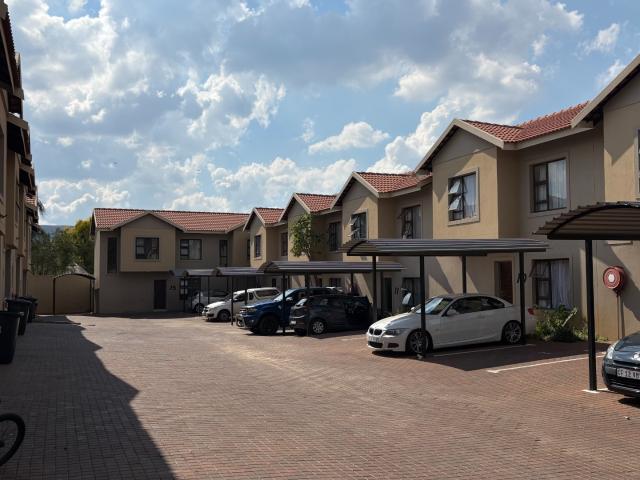 3 Bedroom Townhouse To Rent in Daspoort