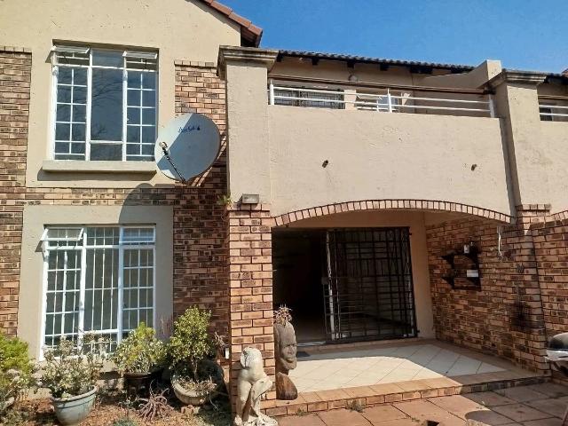 3 Bedroom Townhouse to Rent in Die Hoewes