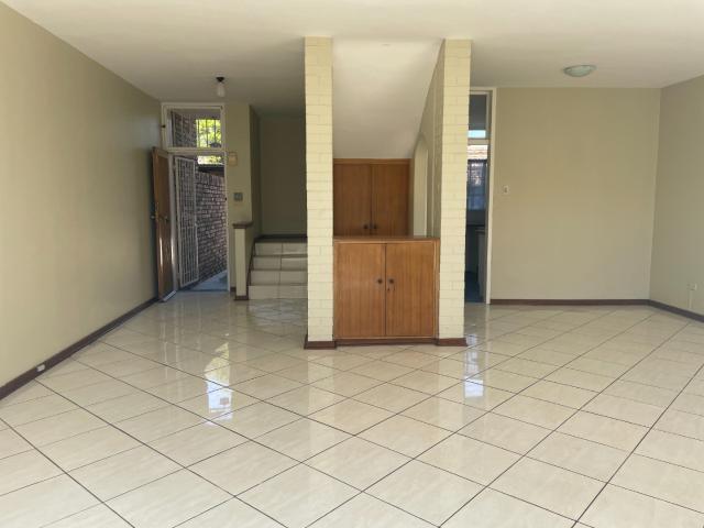 3 Bedroom Townhouse To Rent in Elma Park