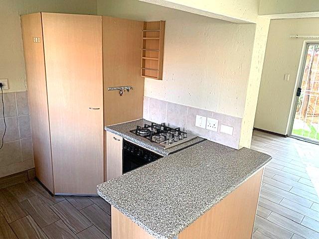 3 Bedroom Townhouse To Rent in Honeydew Ridge