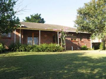 3 Bedroom Townhouse To Rent in Hayfields