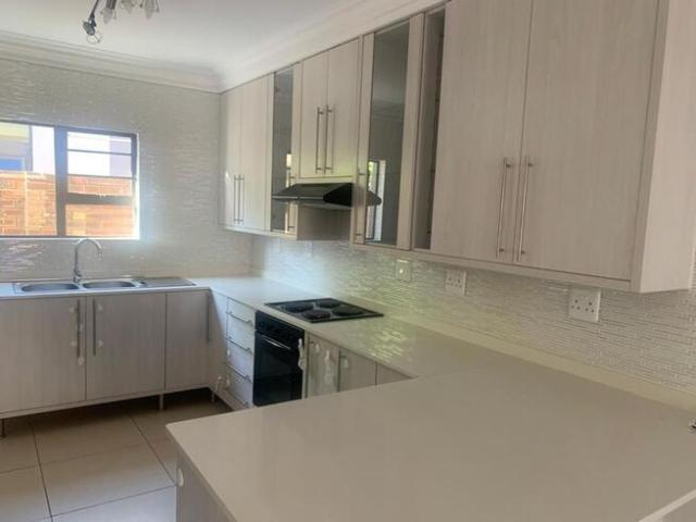 3 Bedroom Townhouse to Rent in Heuwelsig