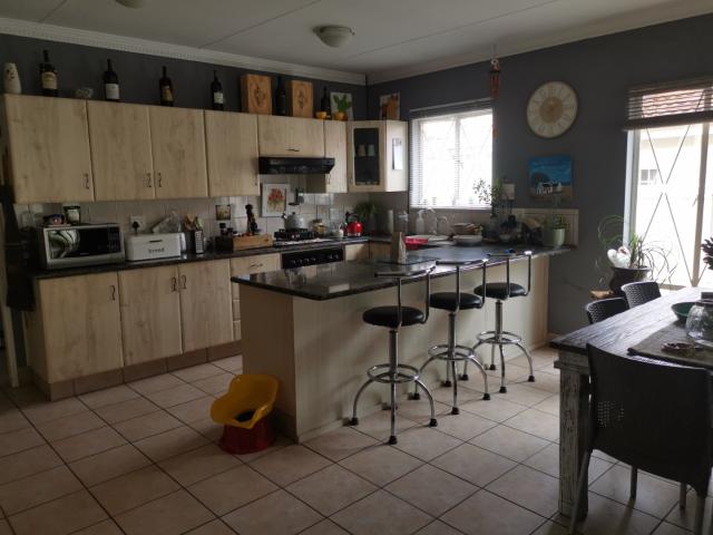 3 Bedroom Townhouse To Rent in Heidelberg Central