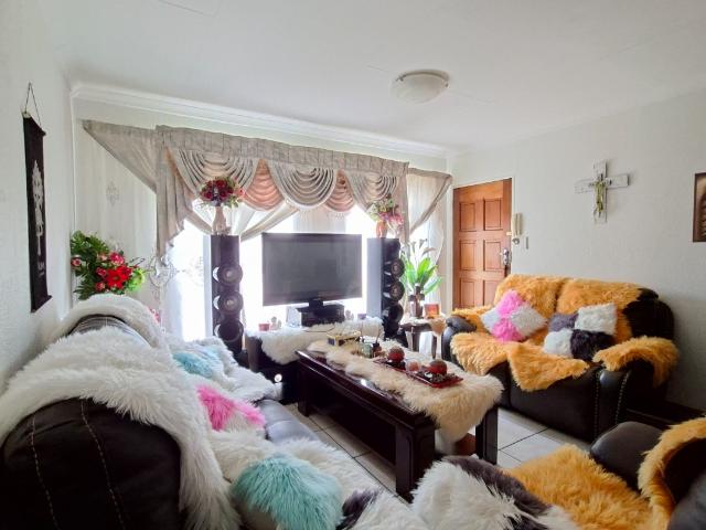 3 Bedroom Townhouse To Rent in Heidelberg Central