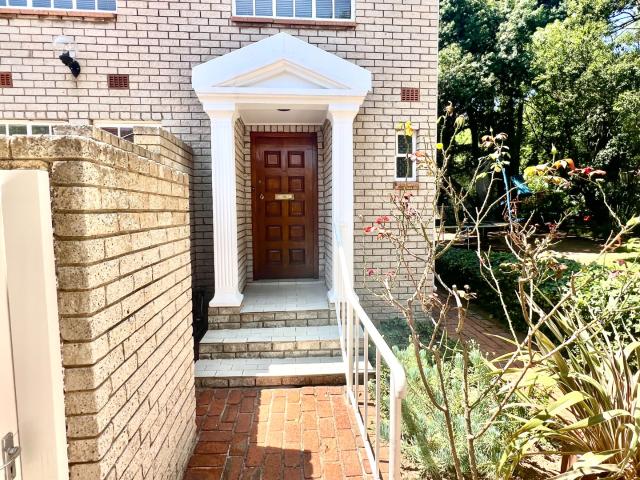 3 Bedroom Townhouse To Rent in Hyde Park