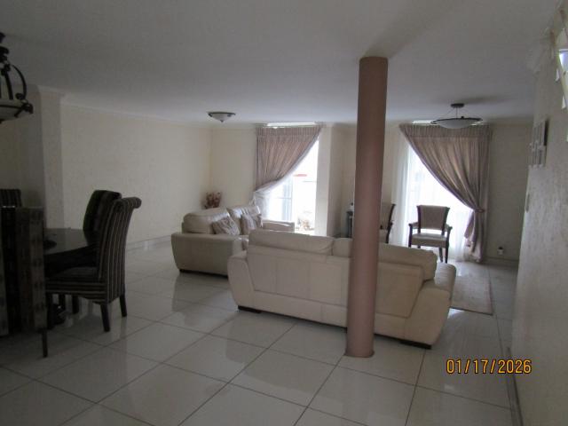 3 Bedroom Townhouse To Rent in Oakdene