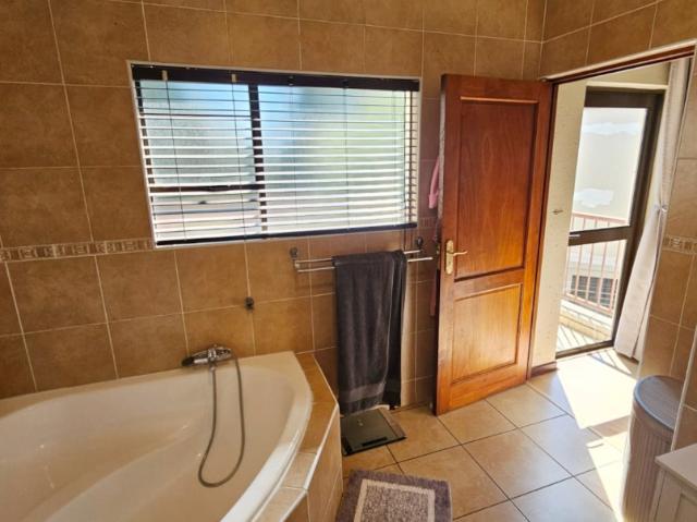 3 Bedroom Townhouse To Rent in Oriel