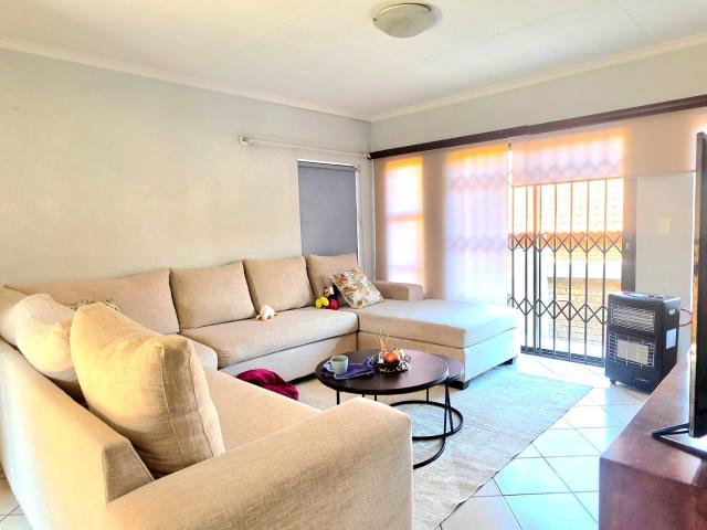 3 Bedroom Townhouse To Rent in Lambton