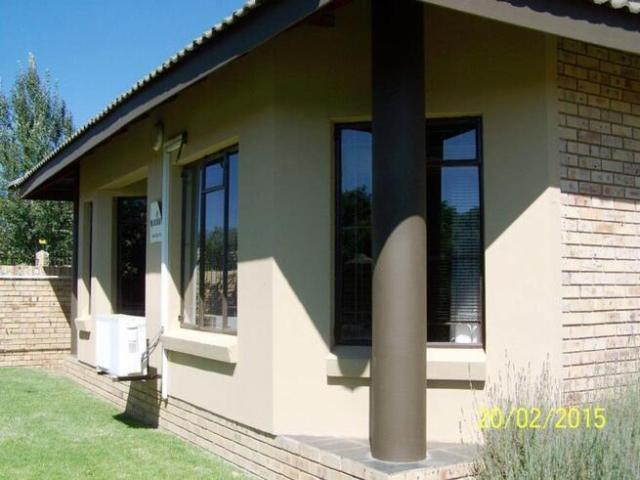 3 Bedroom Townhouse to Rent in Langenhovenpark