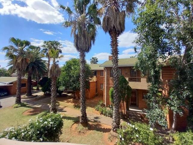 3 Bedroom Townhouse to Rent in Langenhovenpark