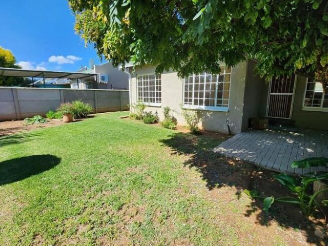 3 Bedroom Townhouse to Rent in Langenhovenpark