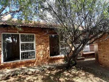 3 Bedroom Townhouse to Rent in Langenhovenpark