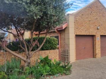 3 Bedroom Townhouse to Rent in Langenhovenpark